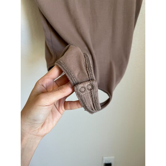 Wilfred Aritzia Women's Modal Rib Short Sleeve Bodysuit in Brown Size 1X - Picture 4 of 6